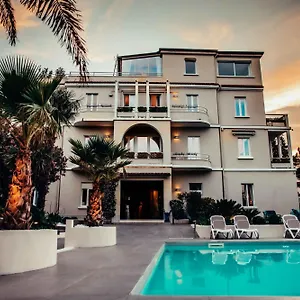 hotel-benaco-desenzano-del-garda.it-lombardy.com/